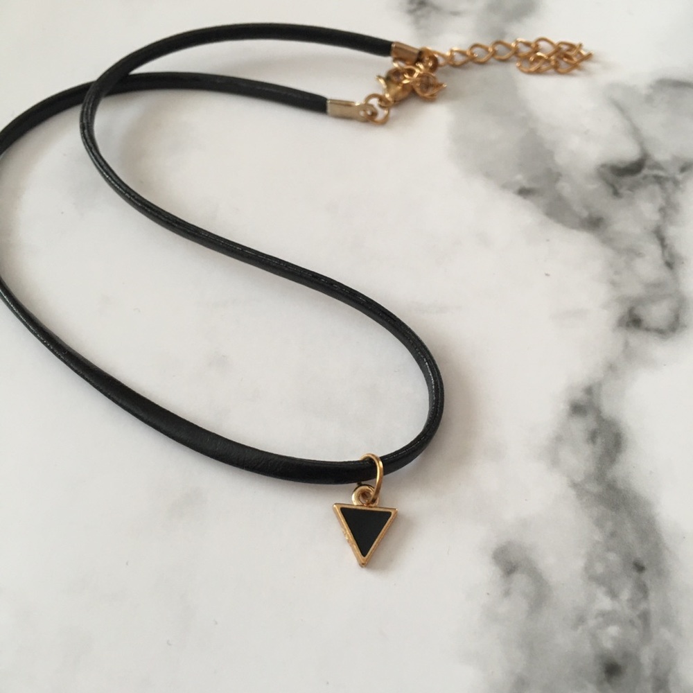 💕5/30$💕 NWOT Black Faux Leather Triangle Chocker